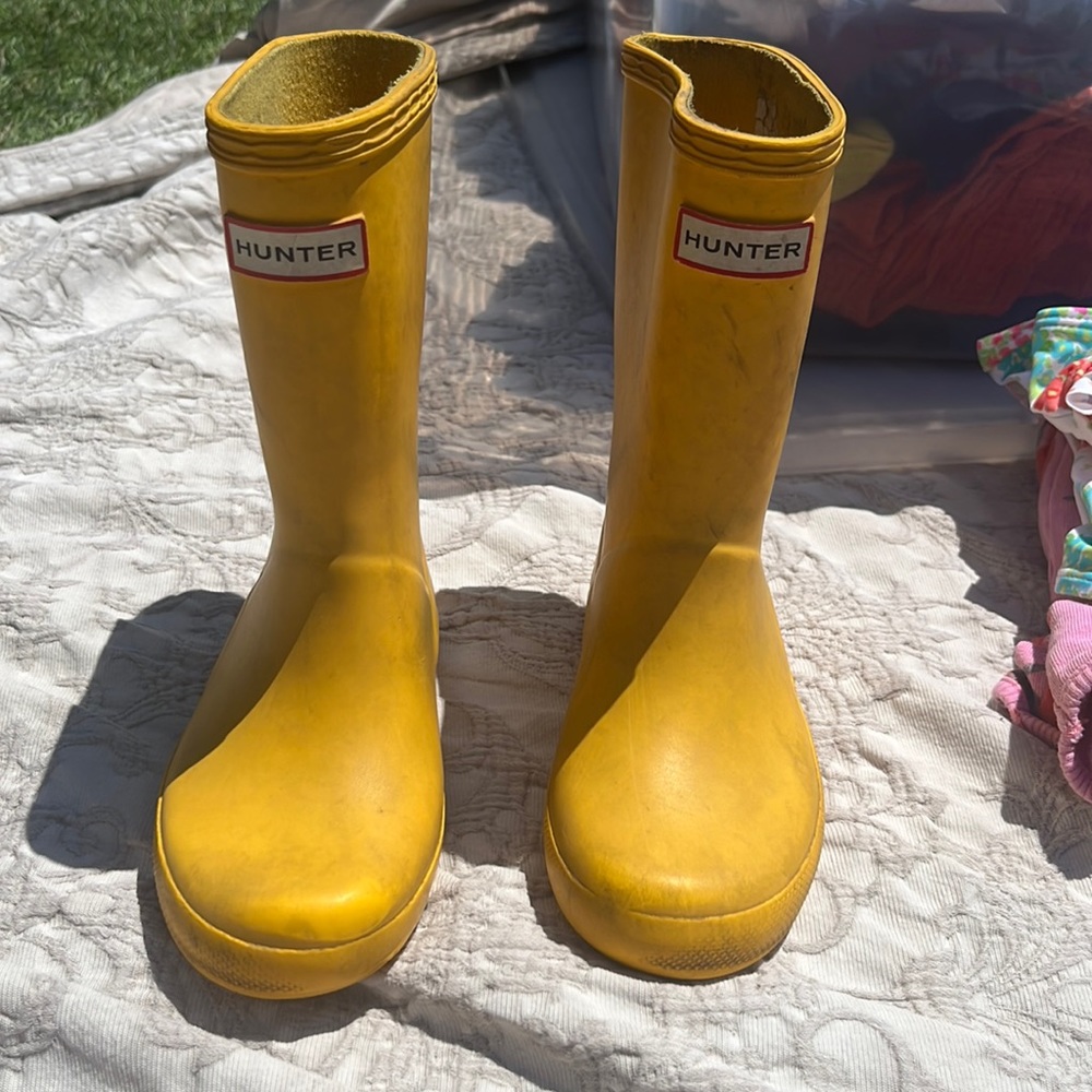 Well loved Hunter toddler rain boots